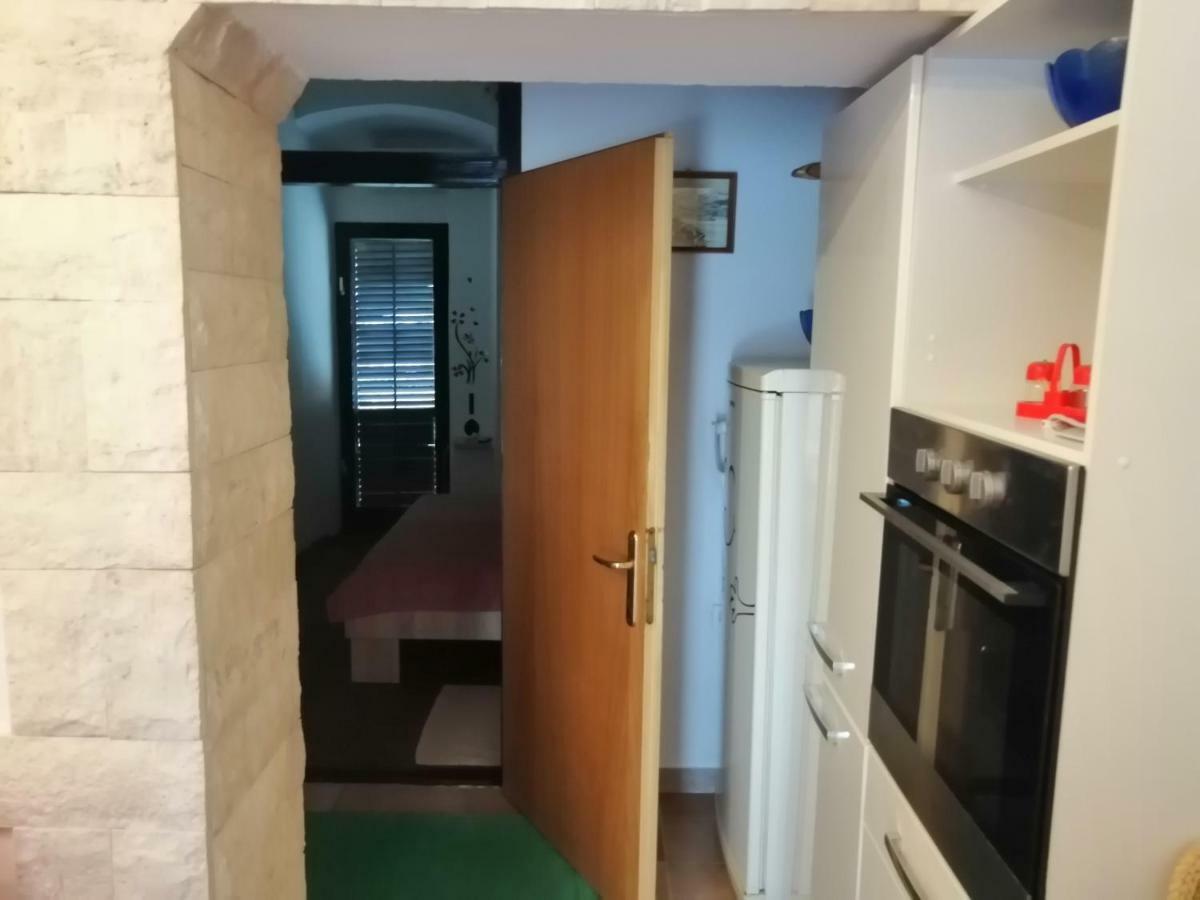 Apartman Tea Appartement Pula Buitenkant foto